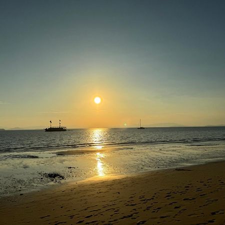 Blue Bay Resort - Access To Pool And Beach-Phuket & Krabi Ko Yao Esterno foto Sunset at Tanjung Piai