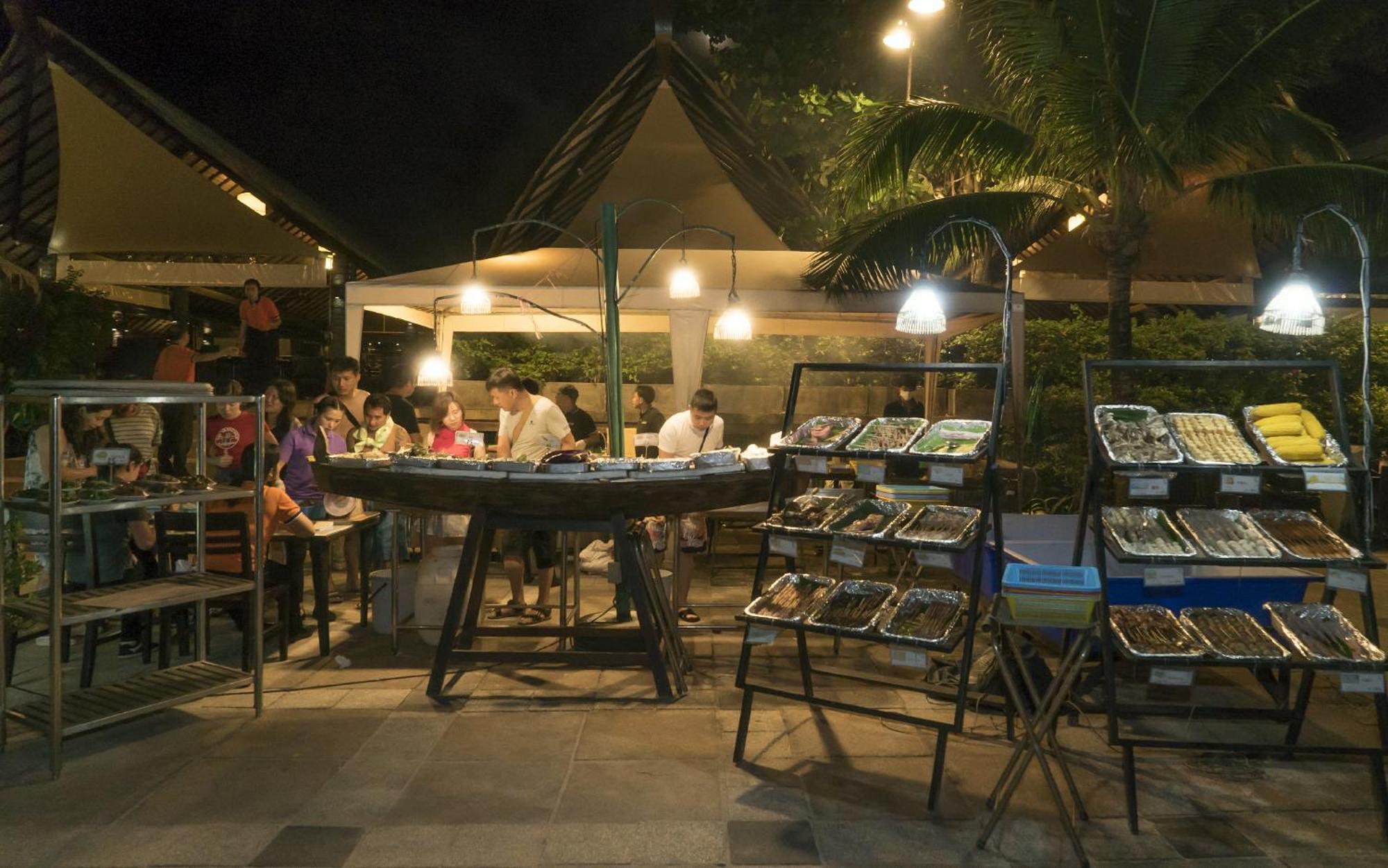 Blue Bay Resort - Access To Pool And Beach-Phuket & Krabi Ko Yao Esterno foto A restaurant in Batam