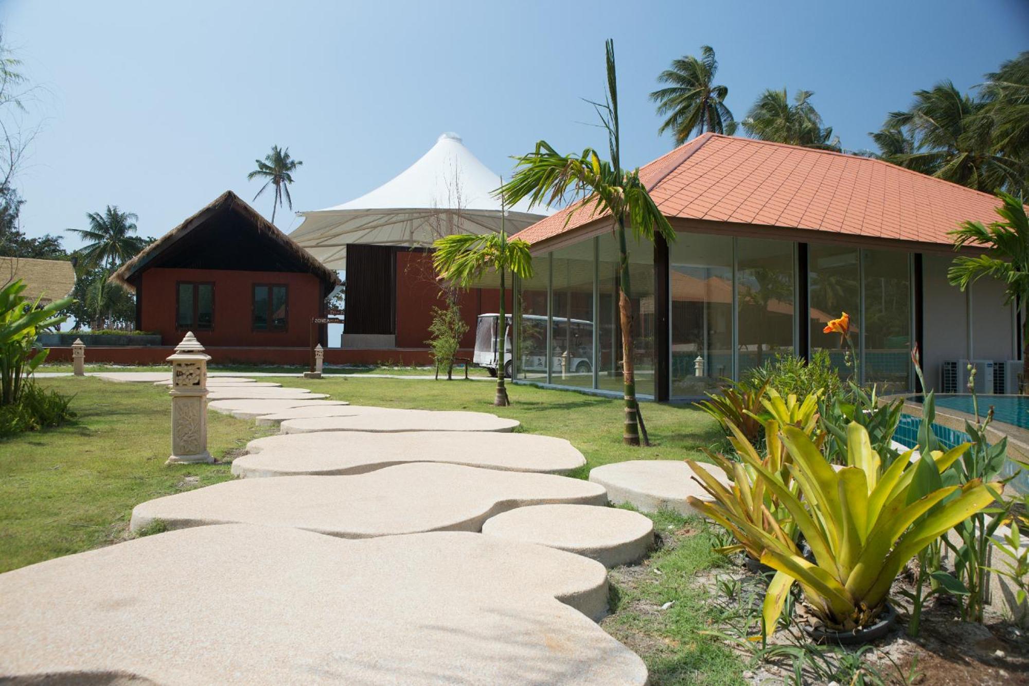 Blue Bay Resort - Access To Pool And Beach-Phuket & Krabi Ko Yao Esterno foto The resort's main buildings