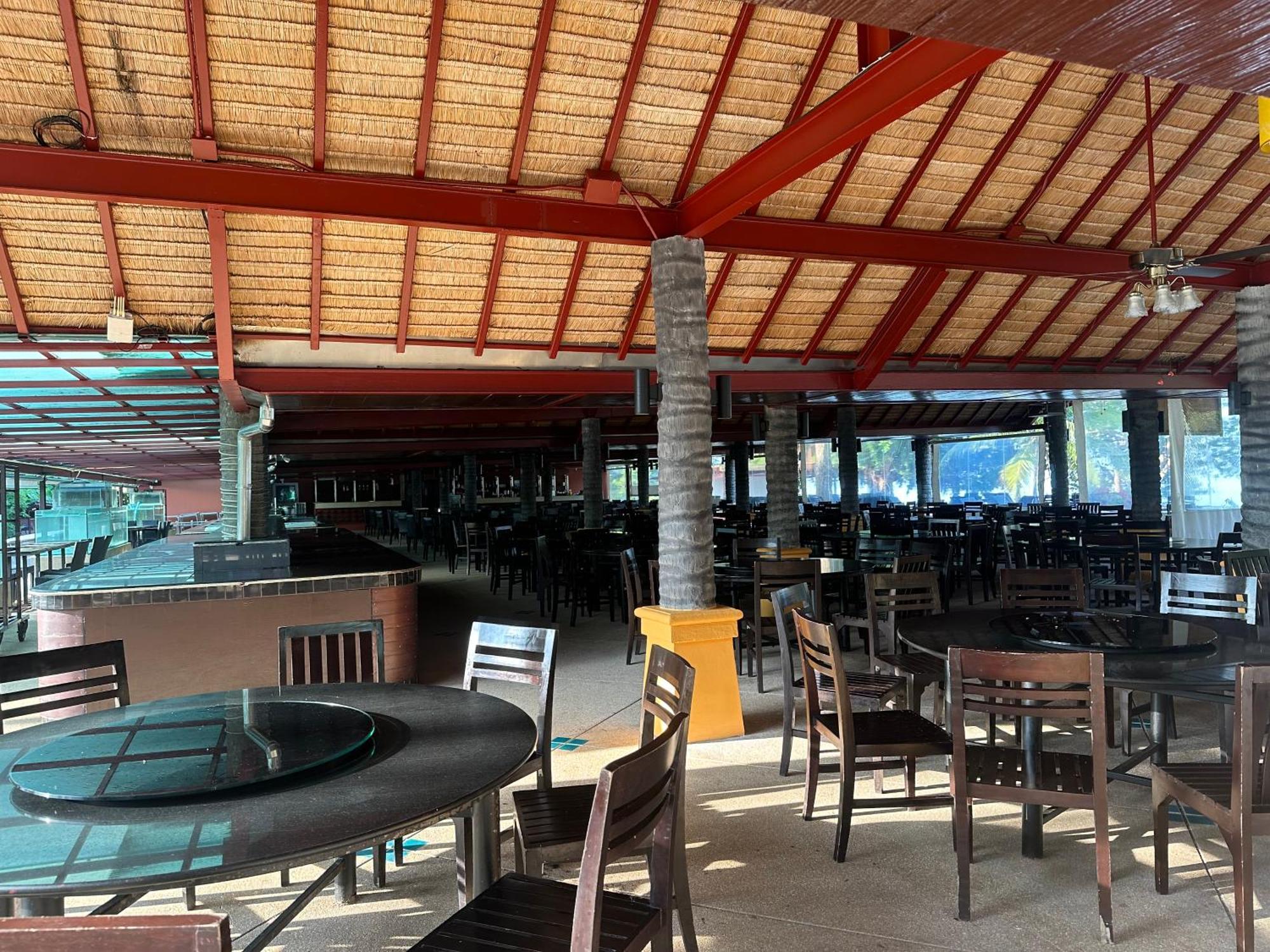 Blue Bay Resort - Access To Pool And Beach-Phuket & Krabi Ko Yao Esterno foto The interior of the restaurant