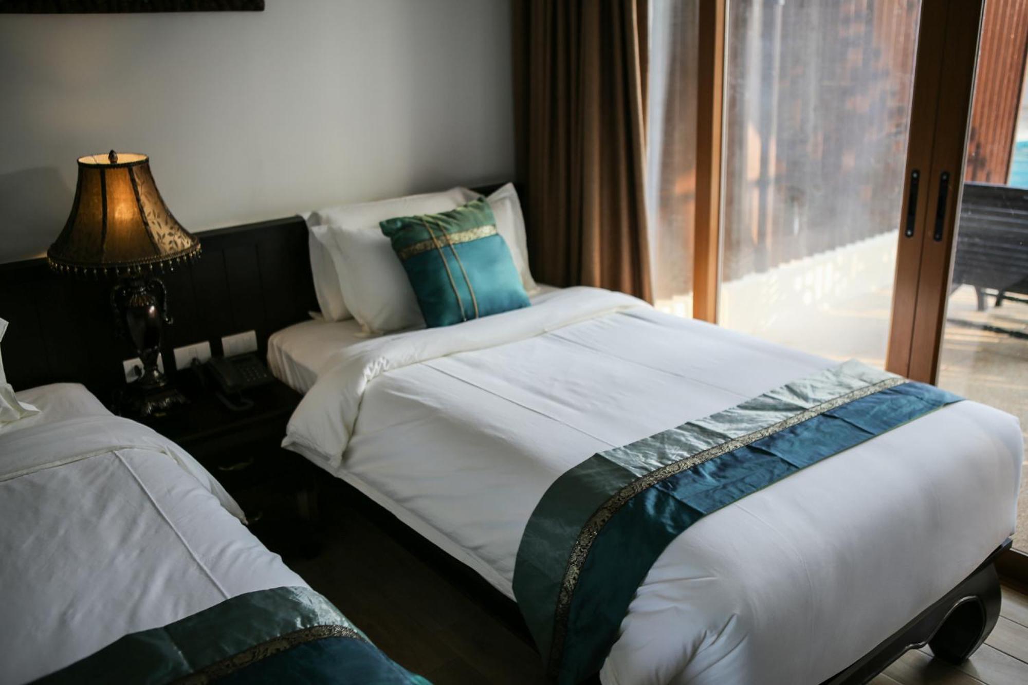 Blue Bay Resort - Access To Pool And Beach-Phuket & Krabi Ko Yao Esterno foto A bed runner
